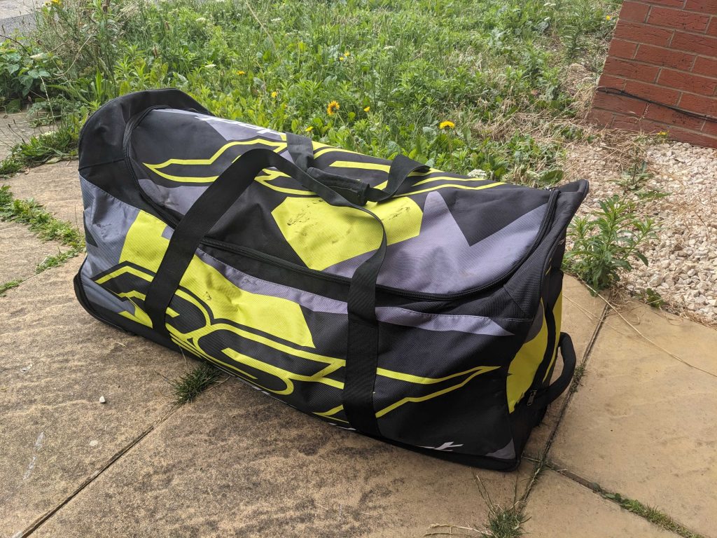 Recensione della borsa da viaggio RST Race Dept: un bagaglio a mano di buon valore con un avvertimento